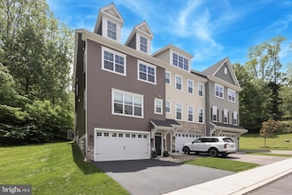404 Rock Run Cir, Broomall, PA 19008