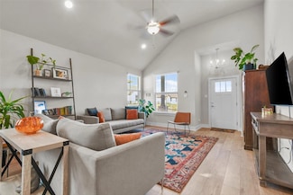 211 Pinnacle Ln, Niederwald, TX 78640
