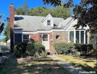 61 Harris Ave, Hewlett, NY 11557