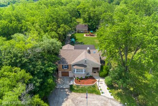 25989 N Midlothian Rd, Mundelein, IL 60060