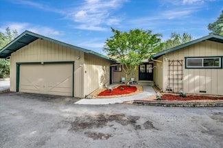 21 Enos Ln, Watsonville, CA 95076