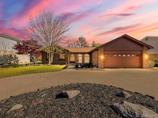 7329 Camelot Dr, West Bloomfield, MI 48322