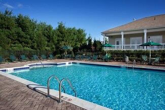 166 Pineview Ln Unit 166, Coram, NY 11727