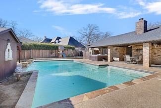 801 Timberview Ct S, Fort Worth, TX 76112