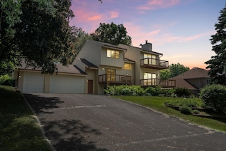 2405 Dianna Ln, Saint Paul, MN 55117