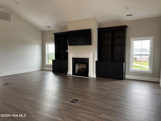520 Cannonsgate Dr, Newport, NC 28570