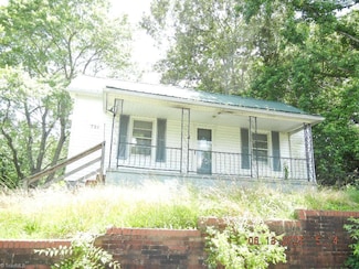721 Davis St, Eden, NC 27288