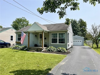 516 W 7th St, Perrysburg, OH 43551
