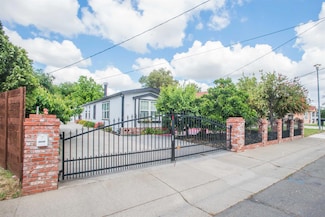 6946 27th St, Sacramento, CA 95822