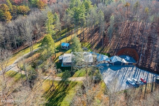 2000 E Millers Cove Rd, Walland, TN 37886