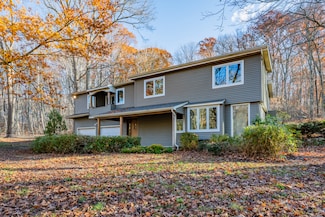 75 Hart Rd, Guilford, CT 06437