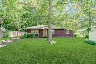 96 Norfleet Ln, Coram, NY 11727