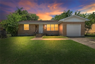 1813 Crescent St, Denton, TX 76201