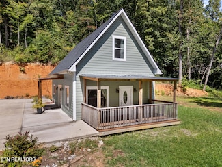 8811 Ellis Ln, Powell, TN 37849