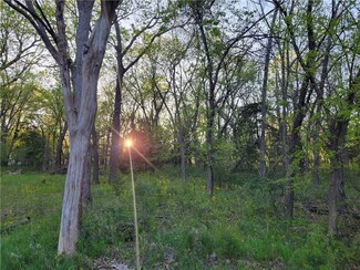18 Beechwood Ln, Linn Valley, KS 66040