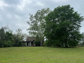 725 W Main St, Bellville, TX 77418