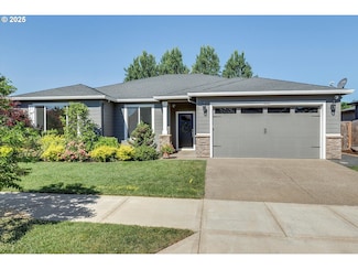 1059 S Walnut St, Canby, OR 97013