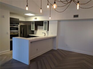 2640 S University Dr Unit 323, Davie, FL 33328