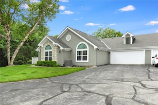 7226 Meadow View St, Shawnee, KS 66227