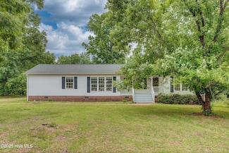 104 Pebble Run Ct, Burgaw, NC 28425