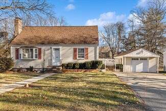 11 Anna Rd, Woburn, MA 01801