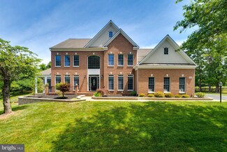 10408 Dunn Meadow Rd, Vienna, VA 22182