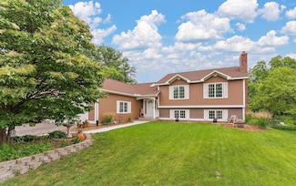8944 Vincent Cir, Minneapolis, MN 55431