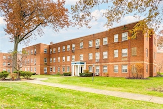 13785 Cedar Rd Unit 302, Cleveland, OH 44118