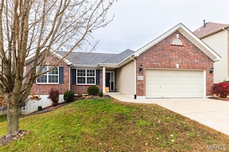8039 Pinetop Dr, Saint Louis, MO 63129