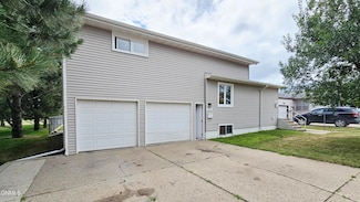 1207 2nd St SW, Mandan, ND 58554