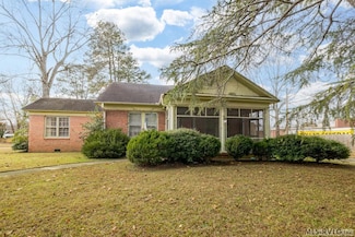 204 W Pittsylvania St, Halifax, NC 27839