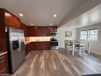 65 Lake Shore Dr, Sparta, NJ 07871