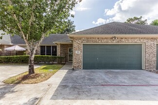 725 Cedarwood Dr, Friendswood, TX 77546