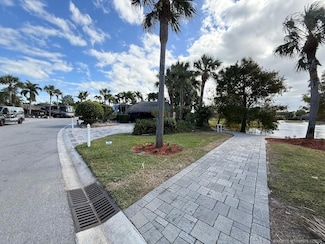 421 NW Chipshot Ln, Port Saint Lucie, FL 34986