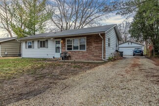 2006 Parkdale Dr, Champaign, IL 61821