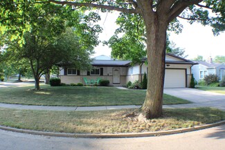 2822 Cooley Dr, Lansing, MI 48911