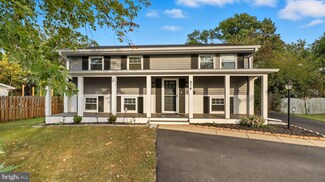 814 N Croydon St, Sterling, VA 20164