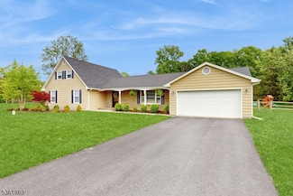 2 Demott Dr, Whitehouse Station, NJ 08889