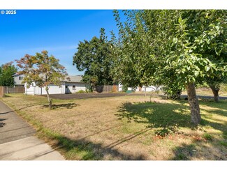 1675 NE Herrold Ct, Hillsboro, OR 97124