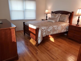 15-48 Waters Edge Dr Unit 2, Flushing, NY 11360