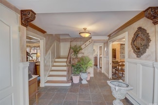 85 Dix Hills Rd, Huntington, NY 11743