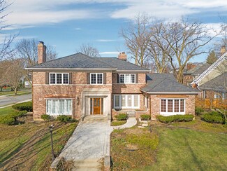 471 Stagecoach Run, Glen Ellyn, IL 60137