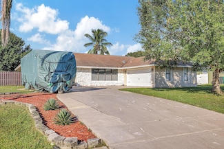 1092 SE Prineville St, Port Saint Lucie, FL 34983