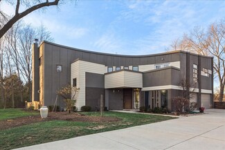 1116 Woodcrest Dr, Downers Grove, IL 60516