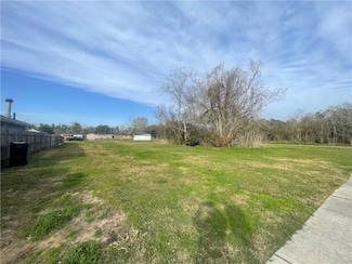 2912 Riverbend Dr, Violet, LA 70092