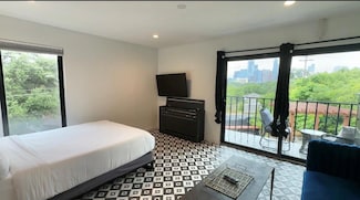 201 Academy Dr Unit 204, Austin, TX 78704