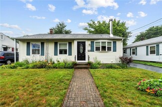 14 Moore St, Rumford, RI 02916