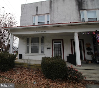 254 S Railroad Ave, New Holland, PA 17557