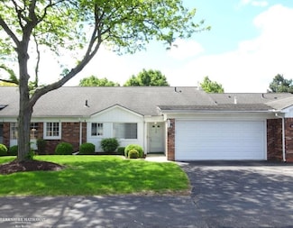734 Country Club Dr, Saint Clair Shores, MI 48082