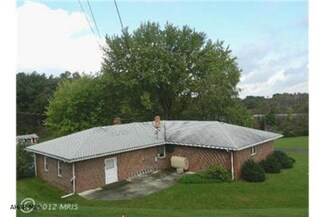 483 S Breezewood Rd, Breezewood, PA 15533